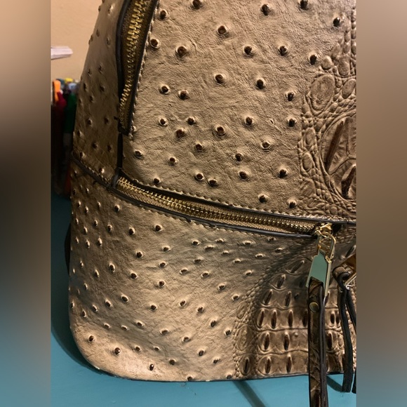 Large Backpack - Picture 2 of 6